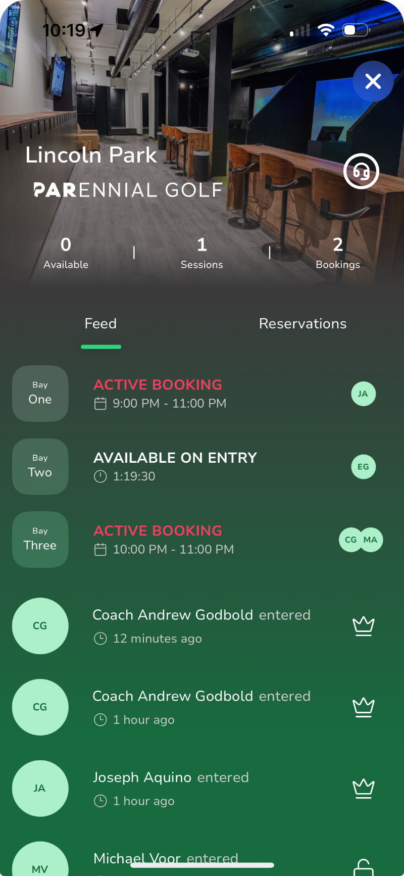 Golf facility status screen showing real-time simulator bay availability